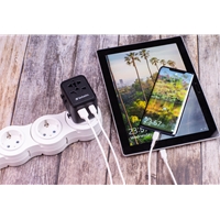 Verbatim UTA-02 Universal Travel Adapter with 1 x USB-C PD 20W / 1 x USB-A QC 3.0 - Image 6